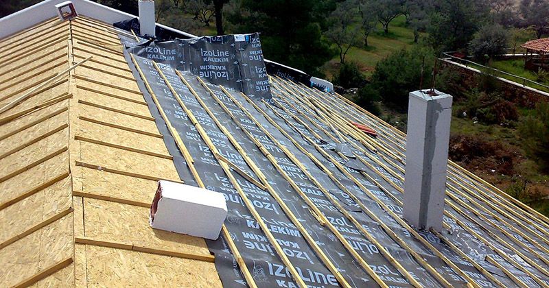 Kuruçeşme EPDM Kauçuk Çatı – OSB üzerine serilmiş nefes alan su yalıtım örtüsü ve çıtalama